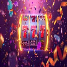 Tampilan visual permainan slot Phoenix Rises di lae8toto dengan simbol burung phoenix dan elemen api